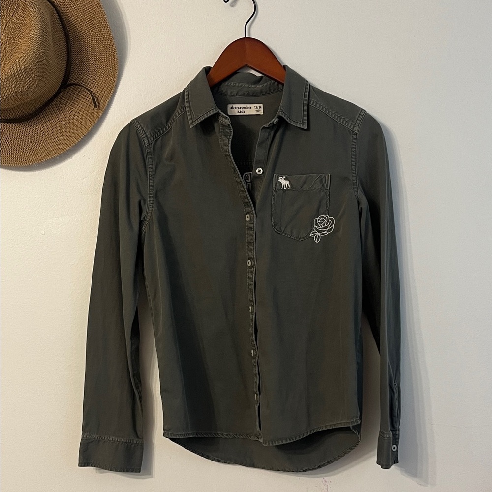Abercrombie & Fitch Men's Olive Green Button-Down Shirt